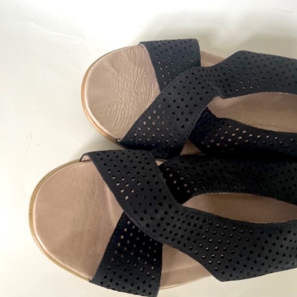 Dansko Jacinda Platform Black Perforated Nubuck Slingback Sandal 38 - Picture 3 of 8